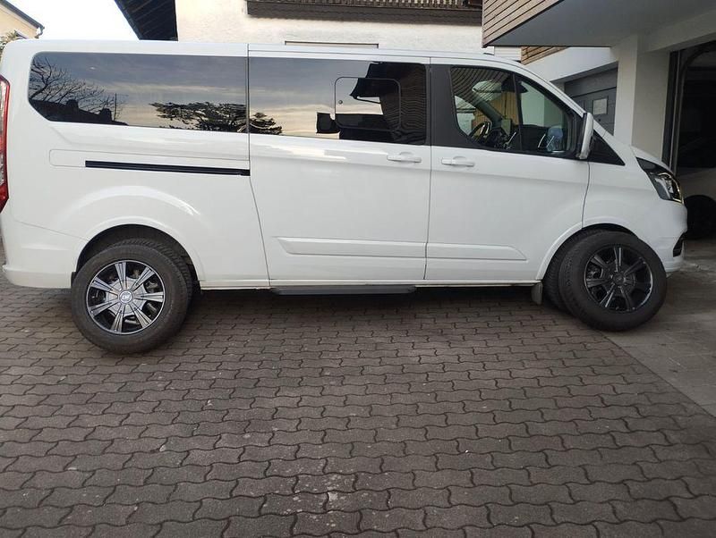 Gebraucht Ford Tourneo Titanium 185 PS (136 kW) 2020 Weiß Van / Kleinbus