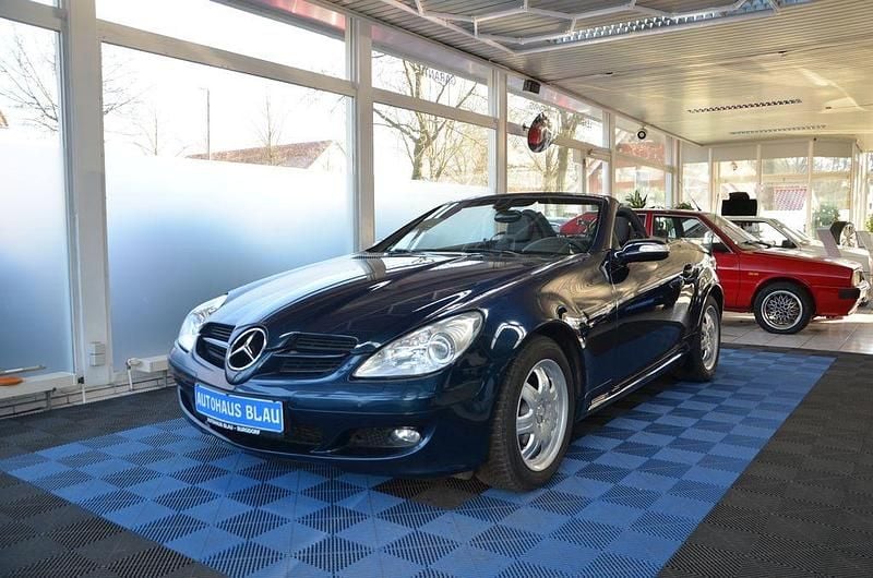 Blau Gebraucht 2006 Mercedes SLK200 Cabrio | 7.990 € (Fairer Preis) - Bild 1/4