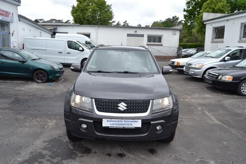 Grau Gebraucht 2011 Suzuki Grand Vitara SUV | 3.300 € (Fairer Preis) - Bild 1/4