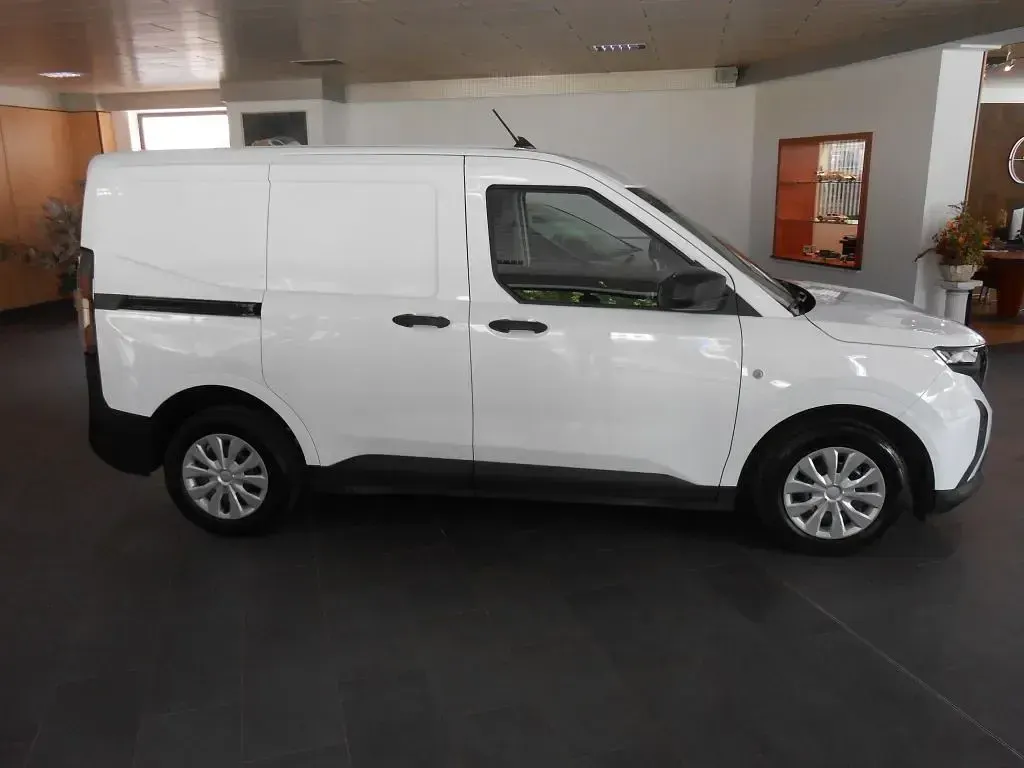 Gebraucht Ford Transit Trend 101 PS (74 kW) 2024 Weiß Van / Kleinbus