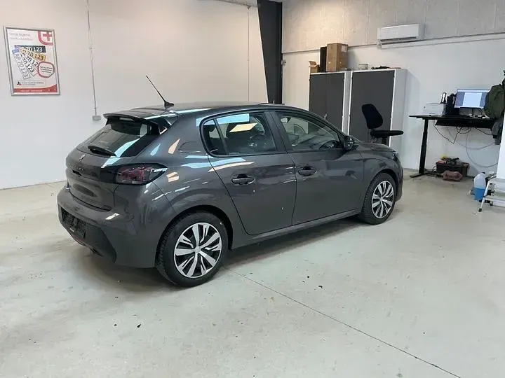 Gebraucht Peugeot 208 Active 75 PS (55 kW) 2021 Lackierung platiniumgrau/typ Kleinwagen