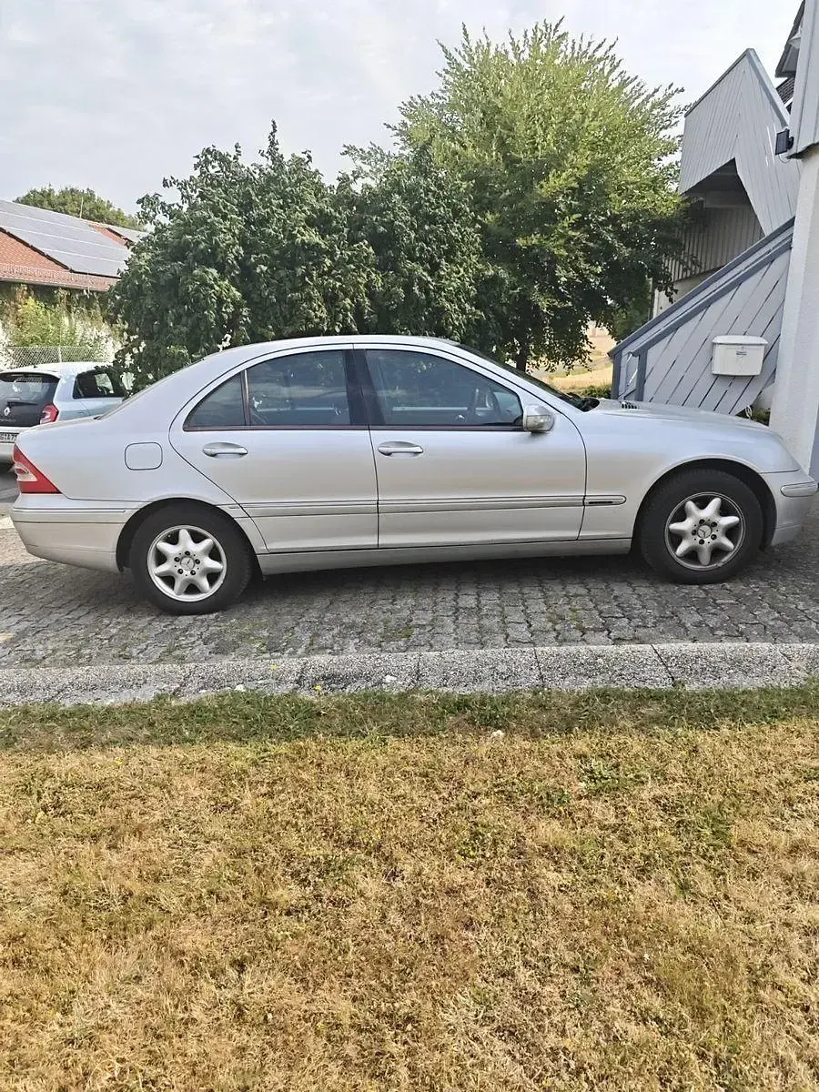 Gebraucht Mercedes C180 Elegance 129 PS (94 kW) 2001 Silber Limousine