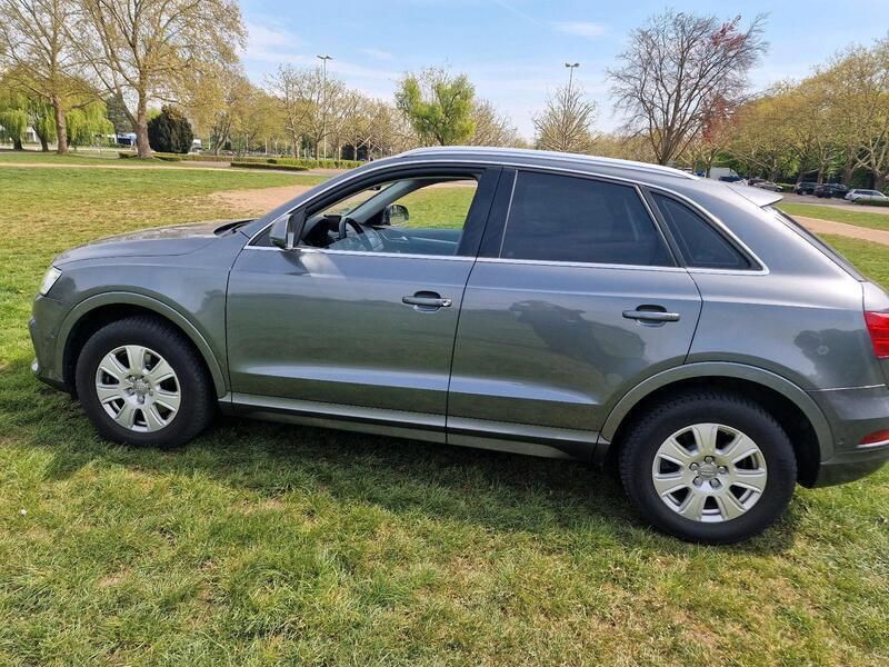 Grau Gebraucht 2016 Audi Q3 SUV | 16.950 € (Fairer Preis) - Bild 1/4