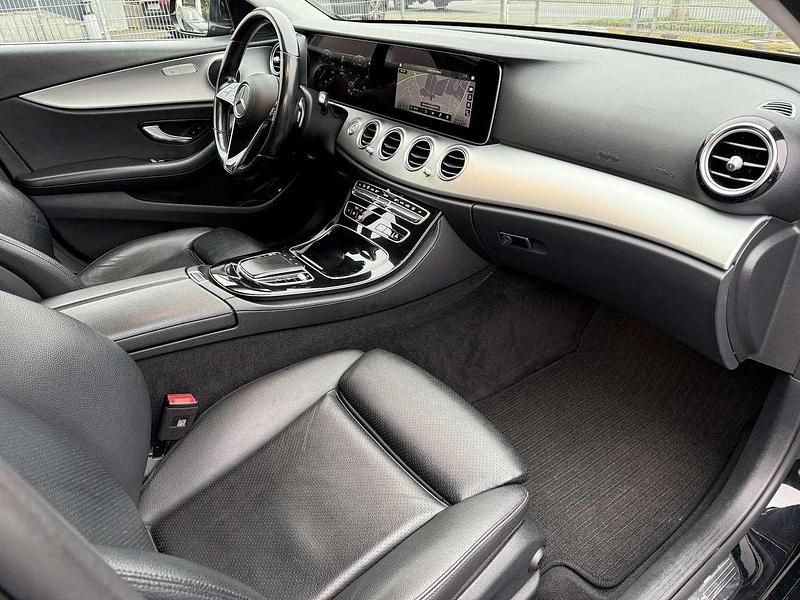 Gebraucht Mercedes E220 Avantgarde 200 PS (147 kW) 2023 Schwarz Kombi