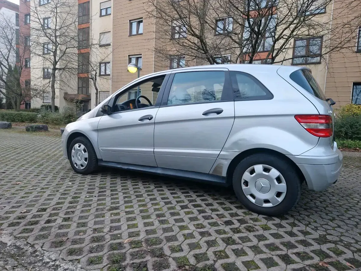 Gebraucht Mercedes B150 95 PS (69 kW) 2007 Grau Van / Kleinbus