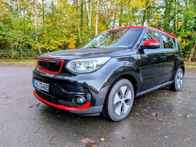 Schwarz Gebraucht 2017 Kia Soul EV Play SUV | 9.500 € (Fairer Preis) - Bild 1/4