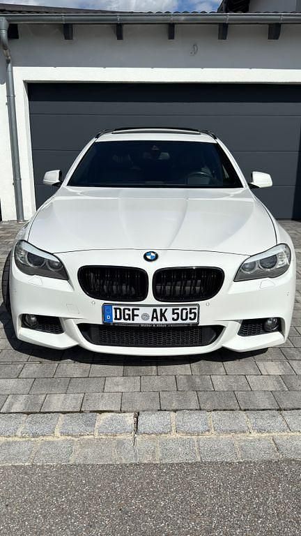 Weiß Gebraucht 2013 BMW 530 M Sport Limousine | 14.500 € (Fairer Preis) - Bild 1/4