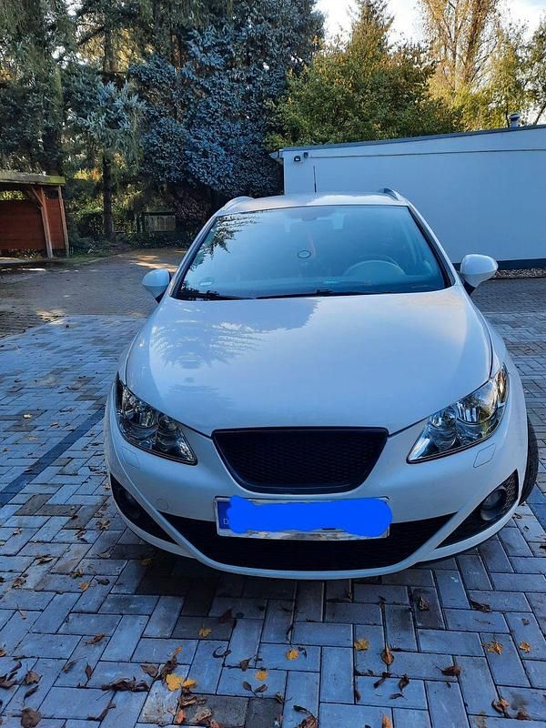 Weiß Gebraucht 2012 Seat Ibiza ST Style Kombi | 6.350 € (Fairer Preis) - Bild 1/4