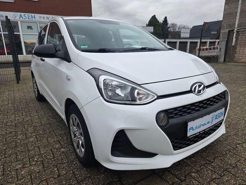 Weiß Gebraucht 2017 Hyundai i10 Select Kleinwagen | 7.390 € (Fairer Preis) - Bild 1/4