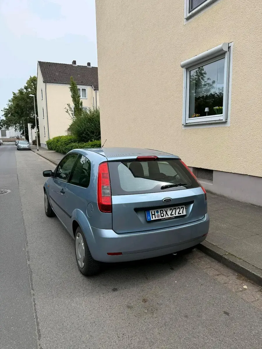 Gebraucht Ford Fiesta 69 PS (50 kW) 2005 Blau Kleinwagen