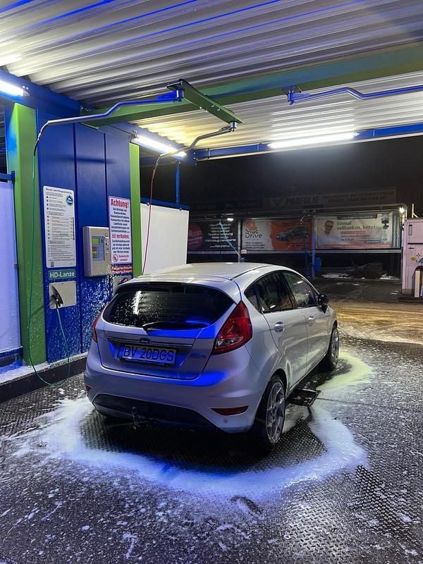 Gebraucht Ford Fiesta 95 PS (69 kW) 2010 Grau Kleinwagen