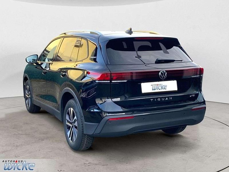 Neu VW Tiguan 131 PS (96 kW) 2026 Grenadillschwarz SUV