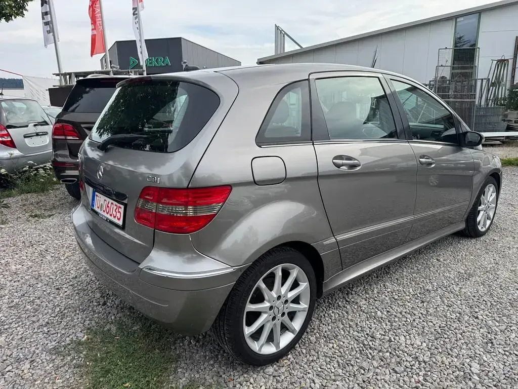 Gebraucht Mercedes B180 109 PS (80 kW) 2005 Grau Van / Kleinbus
