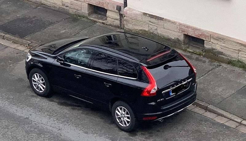 Gebraucht Volvo XC60 Momentum 150 PS (110 kW) 2017 Schwarz SUV