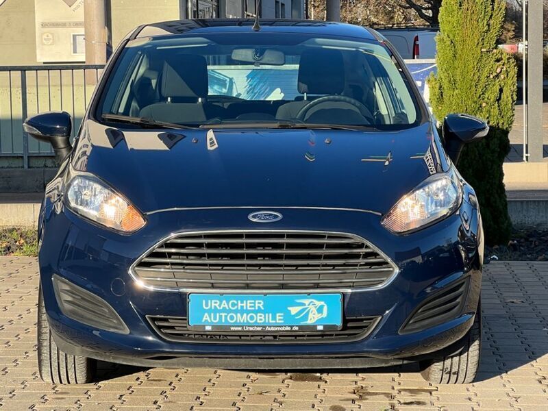 Gebraucht Ford Fiesta Trend 65 PS (47 kW) 2013 Blau Kleinwagen