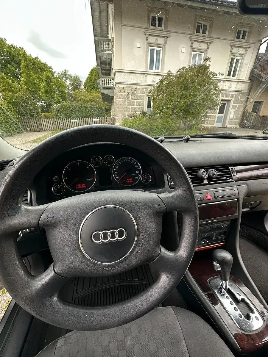 Usado Audi A6 179 HP (131 kW) 2003 Prateado Sedan