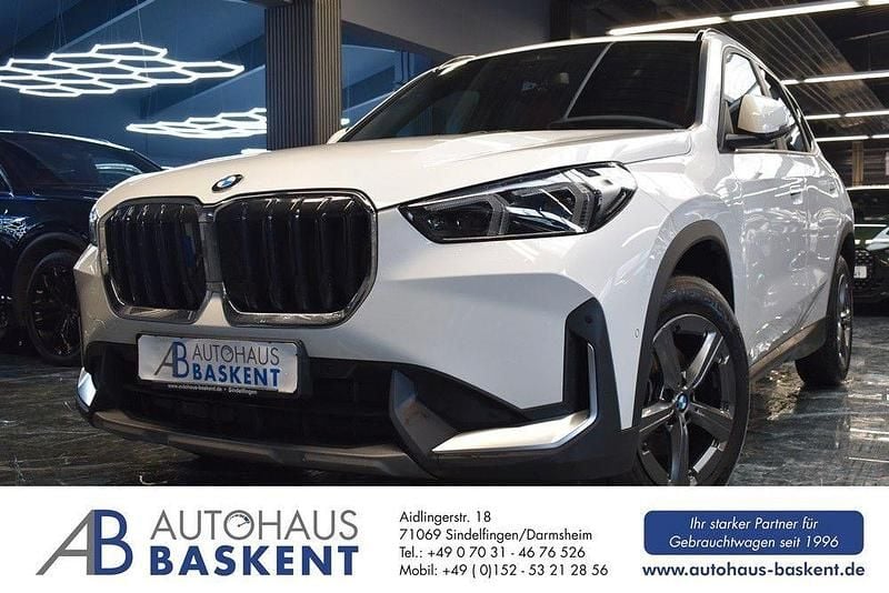 Weiß Gebraucht 2023 BMW X1 Sport Line SUV | 35.890 € (Fairer Preis) - Bild 1/4