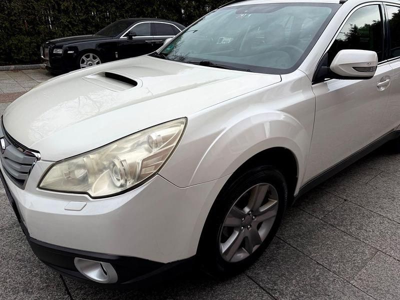 Gebraucht Subaru Outback 150 PS (110 kW) 2010 Weiß Kombi