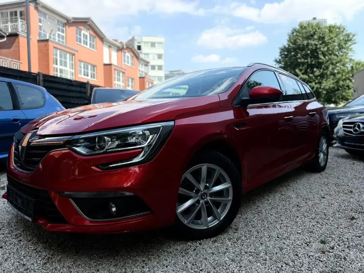Gebraucht Renault Mégane GrandTour Zen 110 PS (80 kW) 2017 Rot Kombi