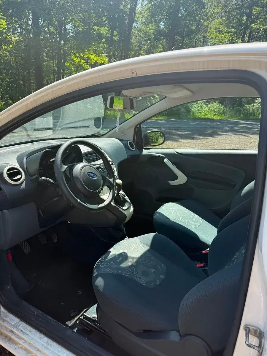 Gebraucht Ford Ka Trend 69 PS (50 kW) 2012 Weiß Kleinwagen