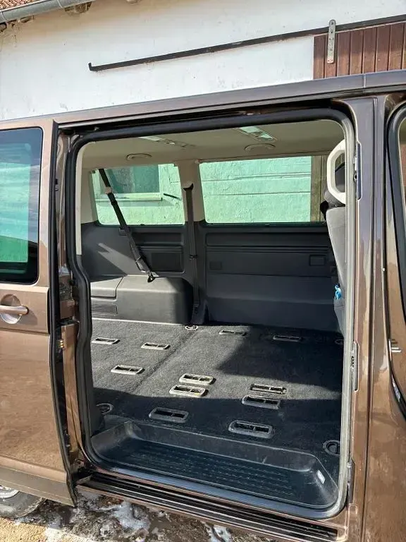 Gebraucht VW Caravelle 140 PS (102 kW) 2012 Braun Van
