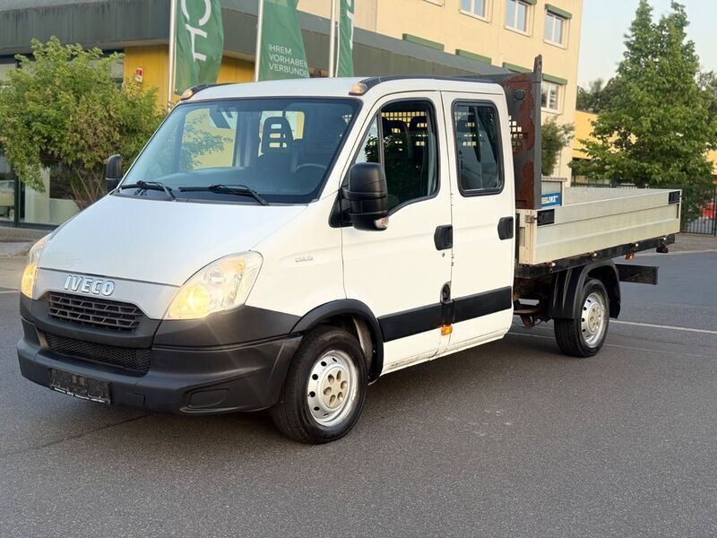 Weiß Gebraucht 2013 Iveco Daily Limousine | 7.390 € (Guter Preis) - Bild 1/4