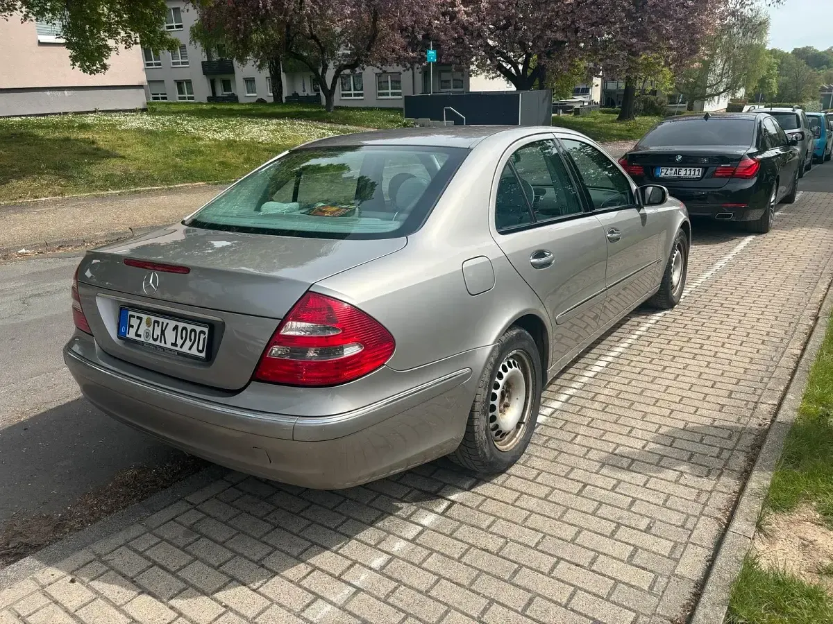 Usado Mercedes E220 150 CV (110 kW) 2004 Berlina