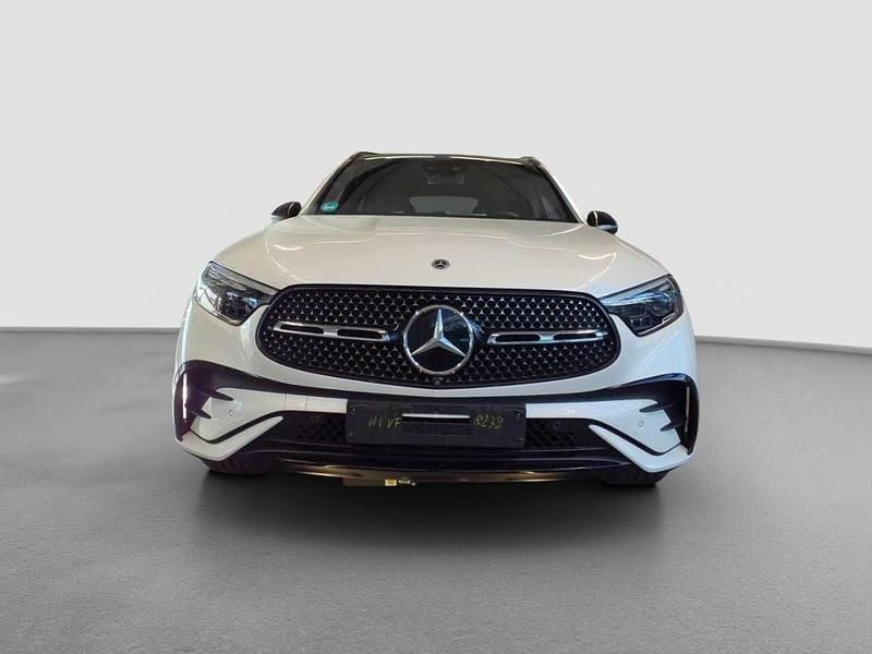Gebraucht Mercedes GLC220 Night 197 PS (144 kW) 2024 Weiss manufaktur diamantweiß b SUV