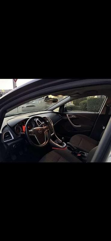 Grau Gebraucht 2012 Opel Astra Selection Limousine | 3.390 € (Guter Preis) - Bild 1/4