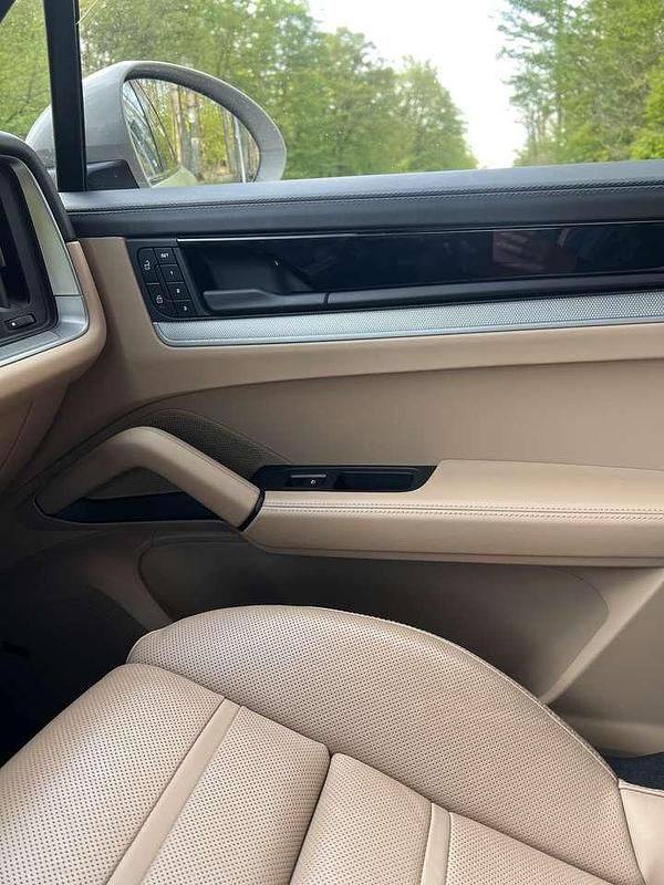 Second-hand Porsche Cayenne Basis 340 CP (250 kW) 2024 SUV