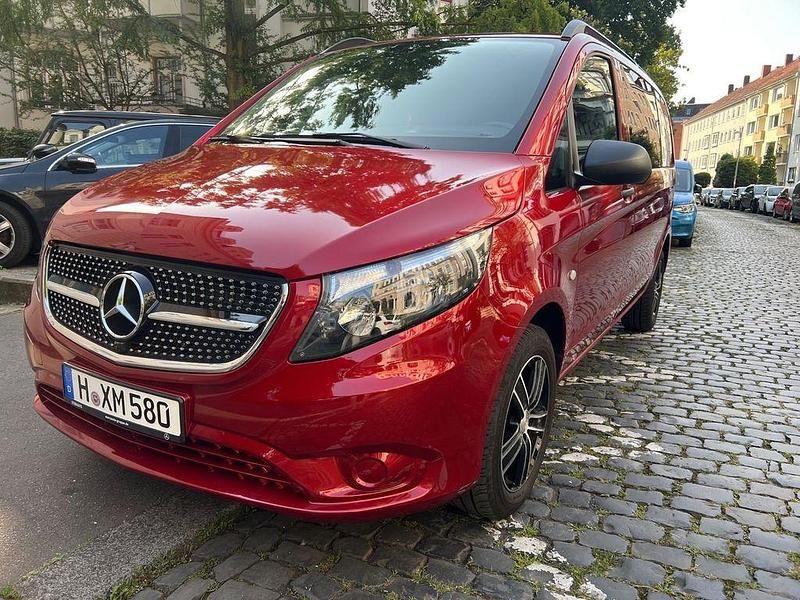 Rot Gebraucht 2020 Mercedes Vito Van / Kleinbus | 18.850 € (Superpreis) - Bild 1/4