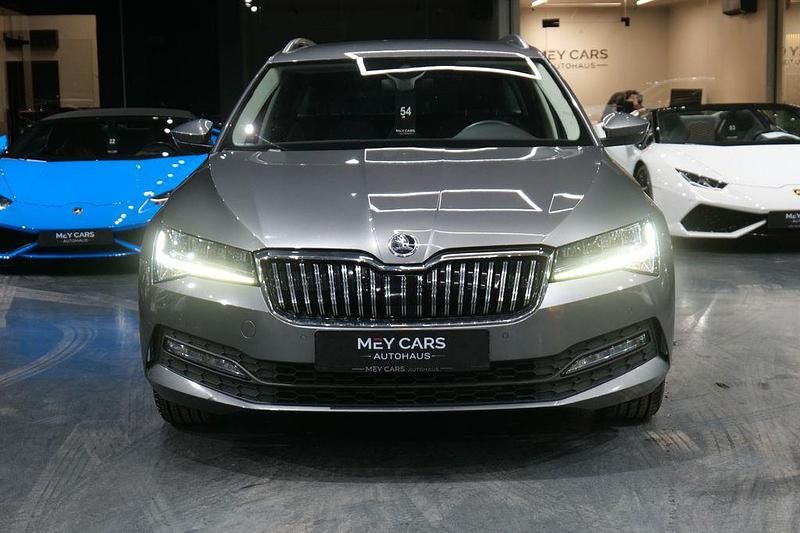 Gebraucht Skoda Superb Ambition 200 PS (147 kW) 2023 Graphitegrau metallic Kombi