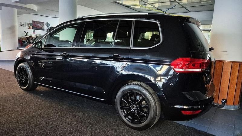 Gebraucht VW Touran Highline 150 PS (110 kW) 2019 Deep black Van / Kleinbus