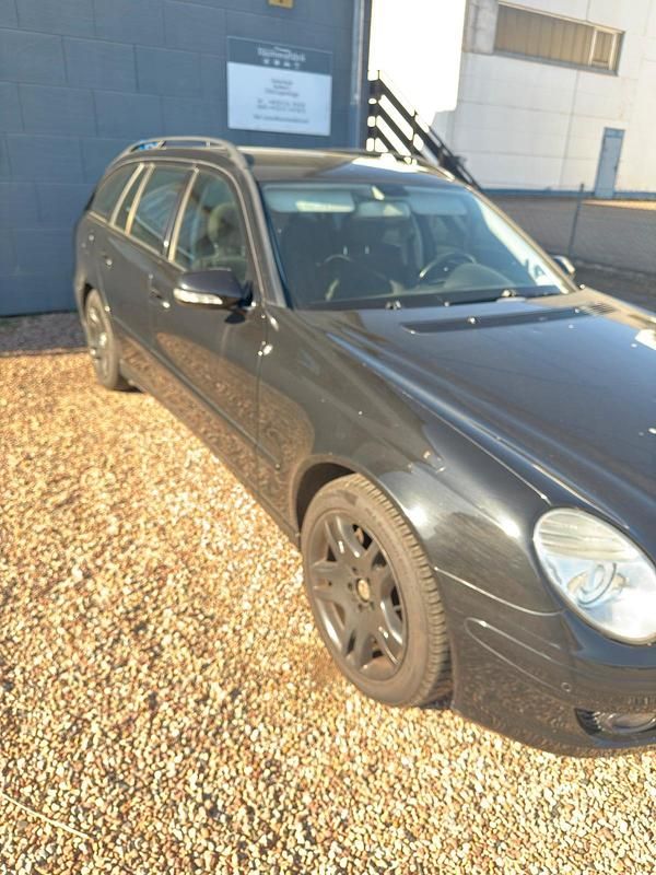 Gebraucht Mercedes E200 135 PS (99 kW) 2007 Schwarz Kombi