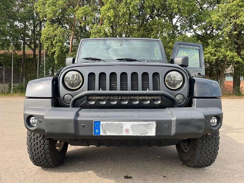 Schwarz Gebraucht 2013 Jeep Wrangler Sahara SUV | 22.999 € (Superpreis) - Bild 1/3