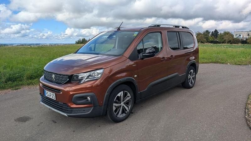 Braun Gebraucht 2019 Peugeot Rifter GT-line Van / Kleinbus | 16.500 € (Guter Preis) - Bild 1/4