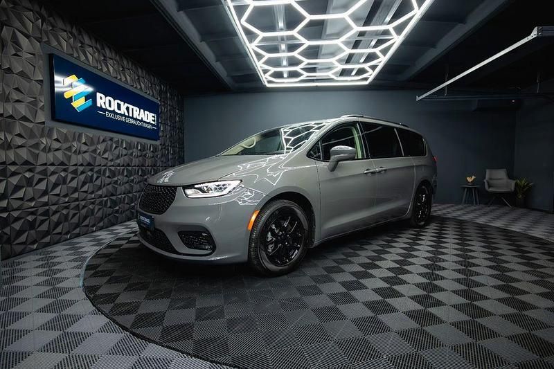 Grau Gebraucht 2022 Chrysler Pacifica SUV | 32.990 € (Fairer Preis) - Bild 1/4