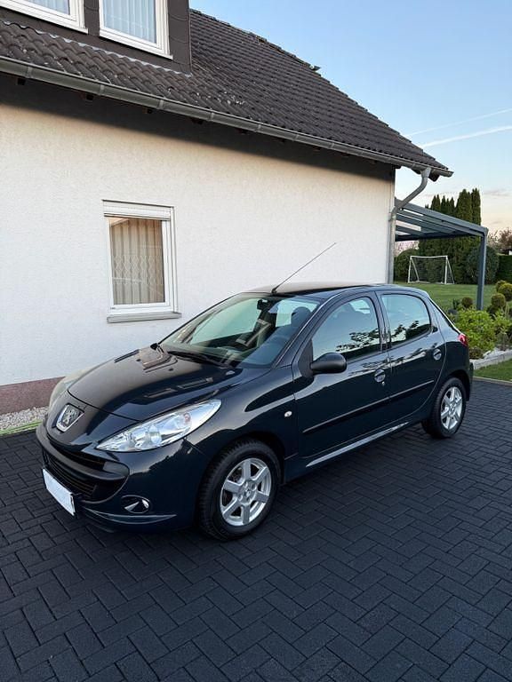 Gebraucht Peugeot 206+ 60 PS (44 kW) 2010 Grau Kleinwagen