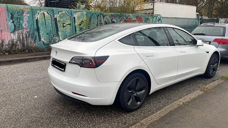Gebraucht Tesla Model 3 Standard Range Plus 239 kW (325 PS) 2020 Weiß Limousine