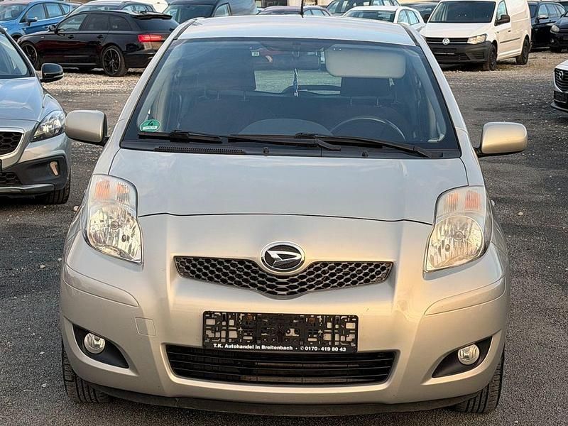 Gebraucht Daihatsu Charade 99 PS (72 kW) 2012 Gelb Limousine