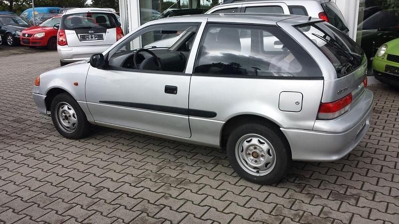 Gebraucht Suzuki Swift 53 PS (38 kW) 2001 Silber Kleinwagen