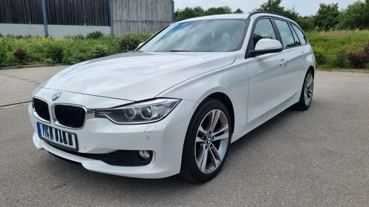 Gebraucht BMW 318 Sport Line 143 PS (105 kW) 2013 Weiß Kombi