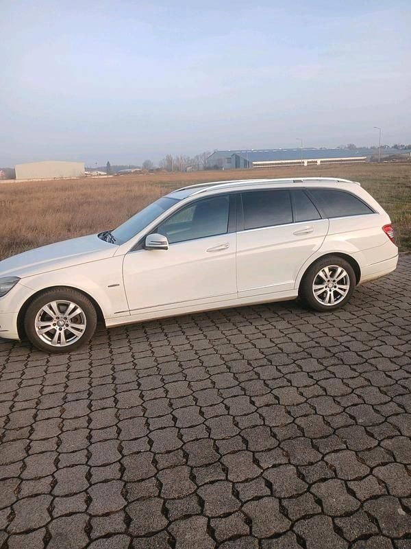 Weiß Gebraucht 2010 Mercedes C220 Kombi | 3.750 € (Guter Preis) - Bild 1/4
