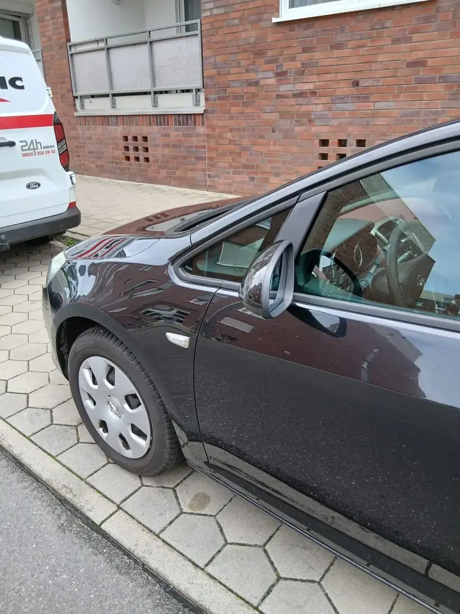 Gebraucht Opel Astra Edition 101 PS (74 kW) 2010 Schwarz Limousine
