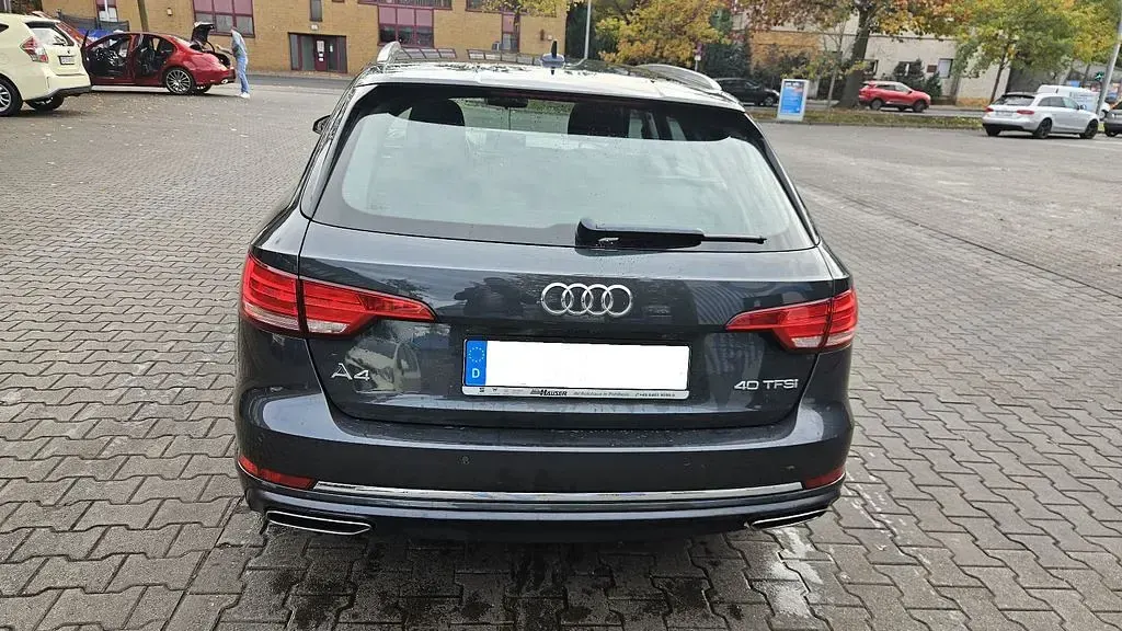 Gebraucht Audi A4 Ambiente 190 PS (139 kW) 2019 Schwarz Kombi