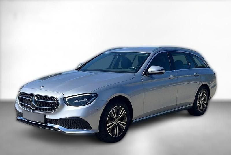 Silber metallic Gebraucht 2022 Mercedes E220 Avantgarde | 40.100 € (Guter Preis) - Bild 1/4