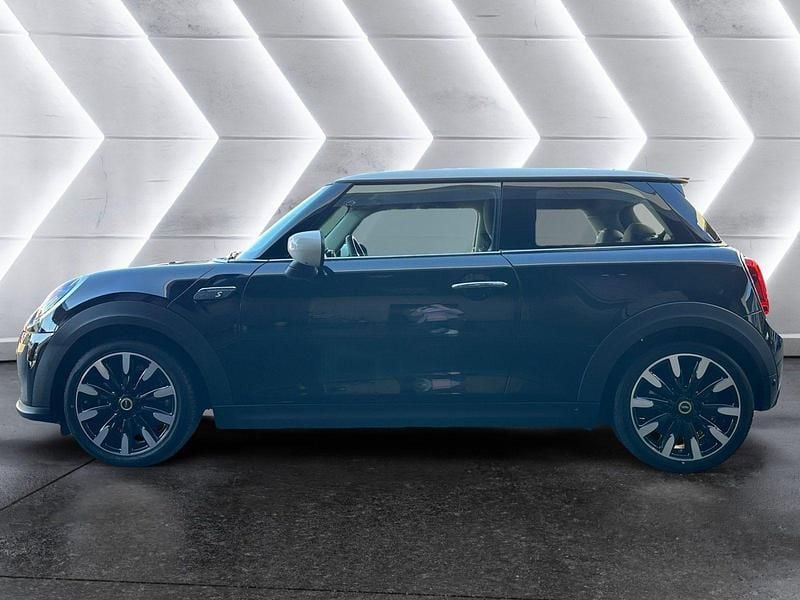 Gebraucht Mini Cooper SE 135 kW (184 PS) 2023 Schwarz Kleinwagen