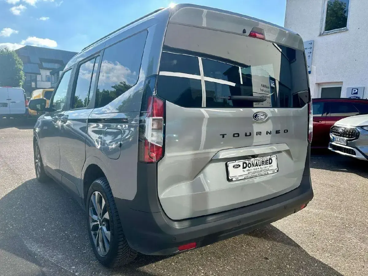 Gebraucht Ford Tourneo Courier Titanium 125 PS (91 kW) 2025 Solarsilber Van / Kleinbus