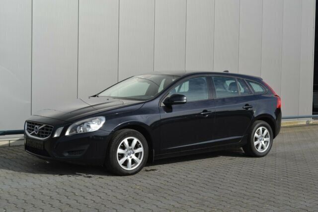 Schwarz metallic Gebraucht 2012 Volvo V60 Kinetic Kombi | 6.500 € (Etwas zu teuer) - Bild 1/4
