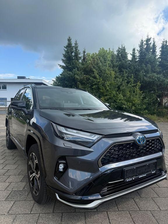 Grün Gebraucht 2024 Toyota RAV4 Hybrid Style SUV | 44.600 € (Guter Preis) - Bild 1/4